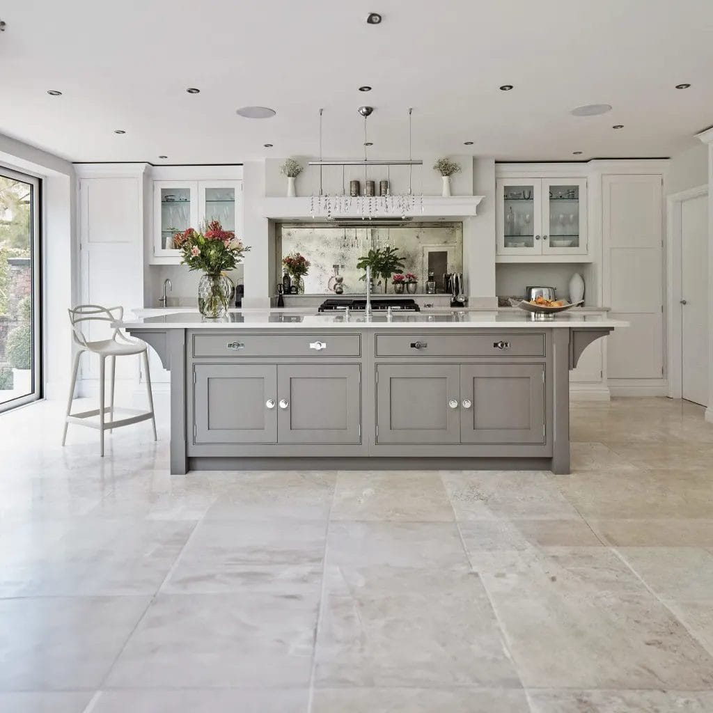 Renovated white kitchen by Renovex
